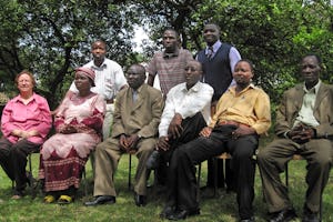 محفل روحانی ملّی تازۀ بهائیان بروندی که پس از ۱۷ سال برای اولین بار انتخاب شد.