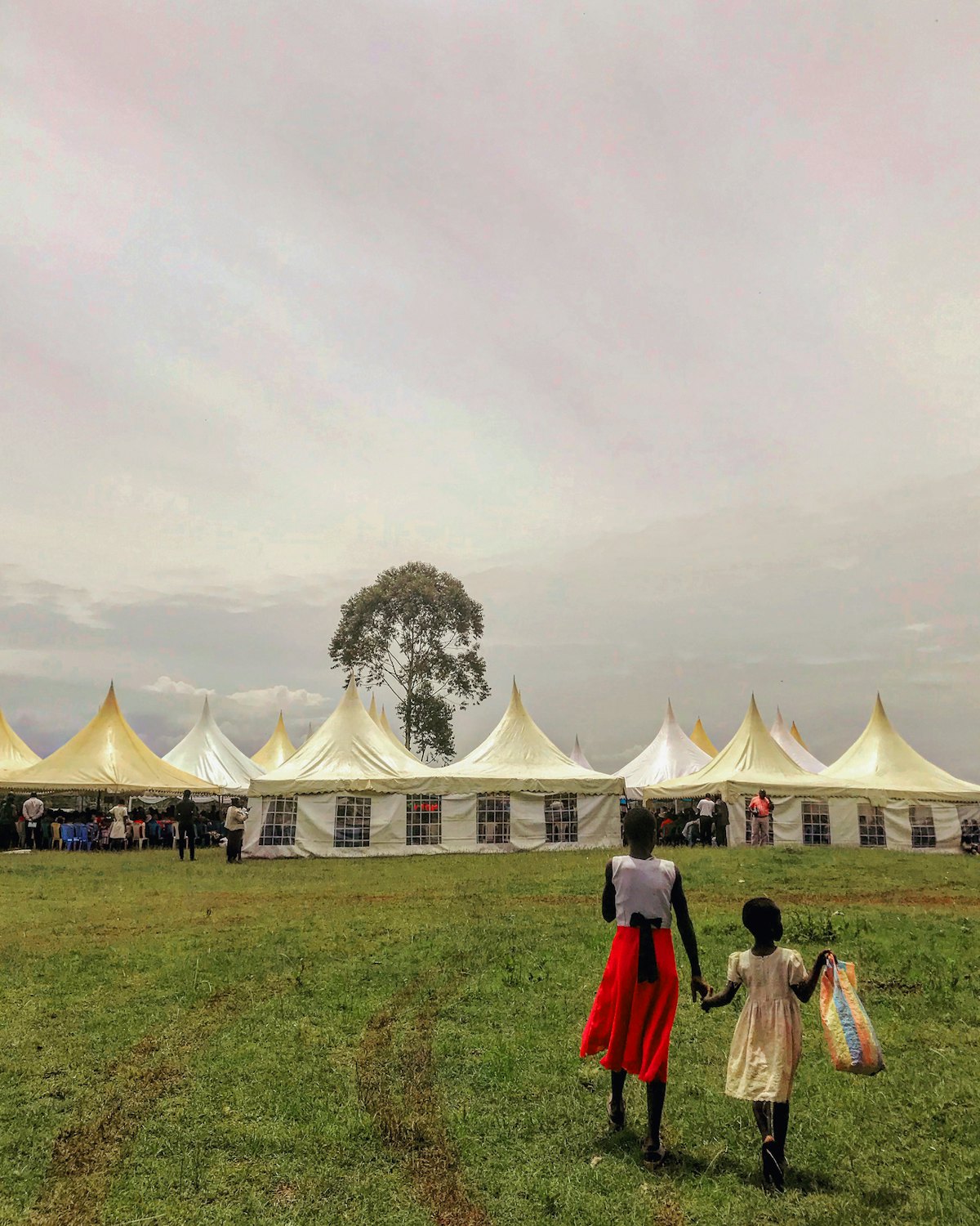 Une célébration joyeuse, marquant le dévoilement du projet du temple local à Matunda Soy, a réuni plus de 1 000 personnes de tous les âges.