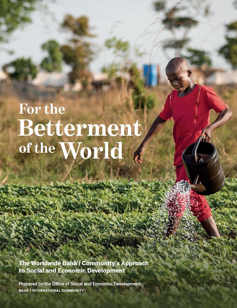 La nueva edición de Para el mejoramiento del mundo ilustra el proceso continuo de aprendizaje y acción de la comunidad bahá'í en el campo del desarrollo económico y social.