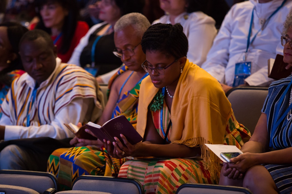 نمایندگان حاضر از کشور غنا قبل از شروع مراسم رأی‌گیری دعا و مناجات می‌خوانند.