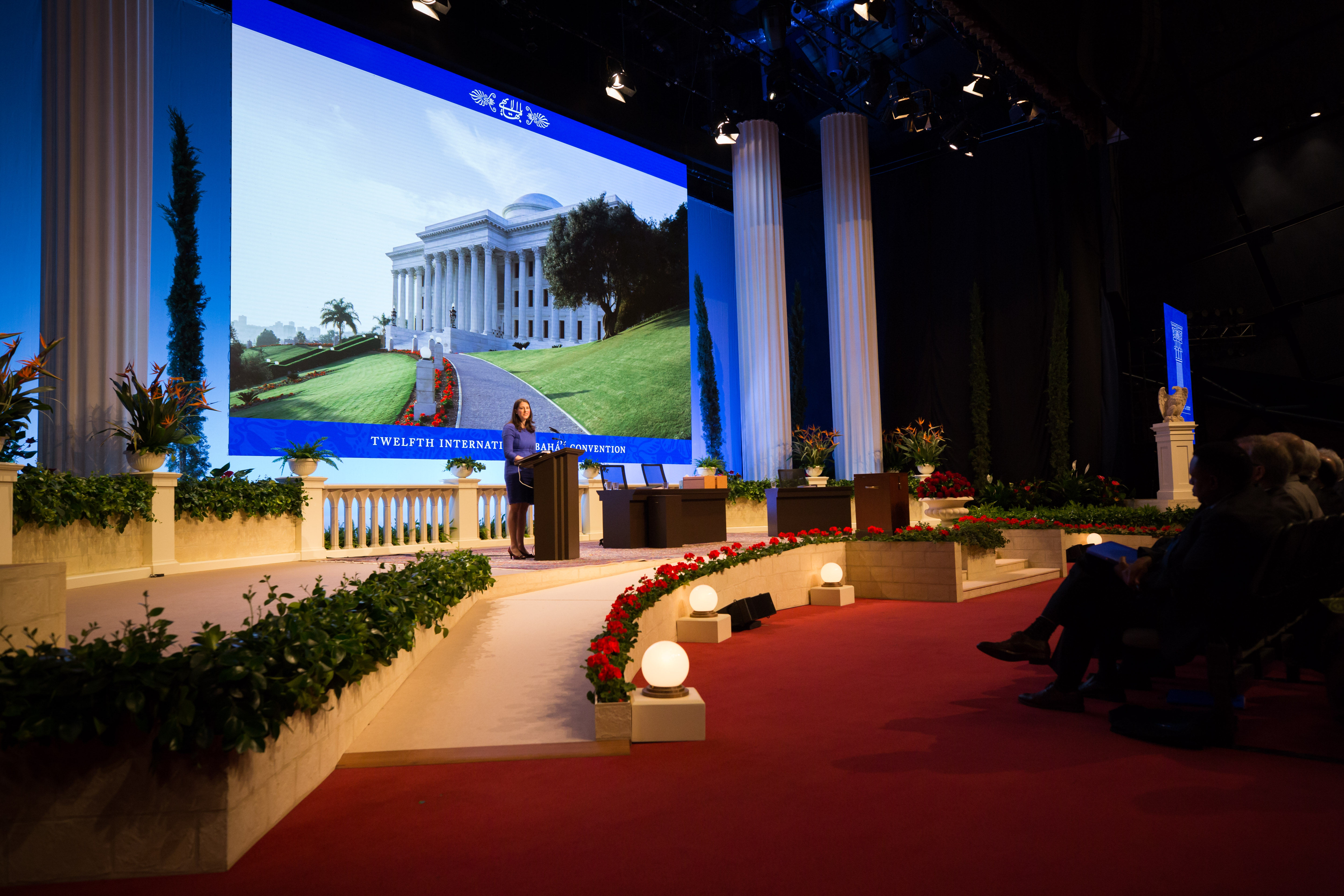 خانم آلیسون میلستون، از مشاورین دارالتبلیغ بین‌المللی در آغاز مراسم سخنانی ایراد کرد.