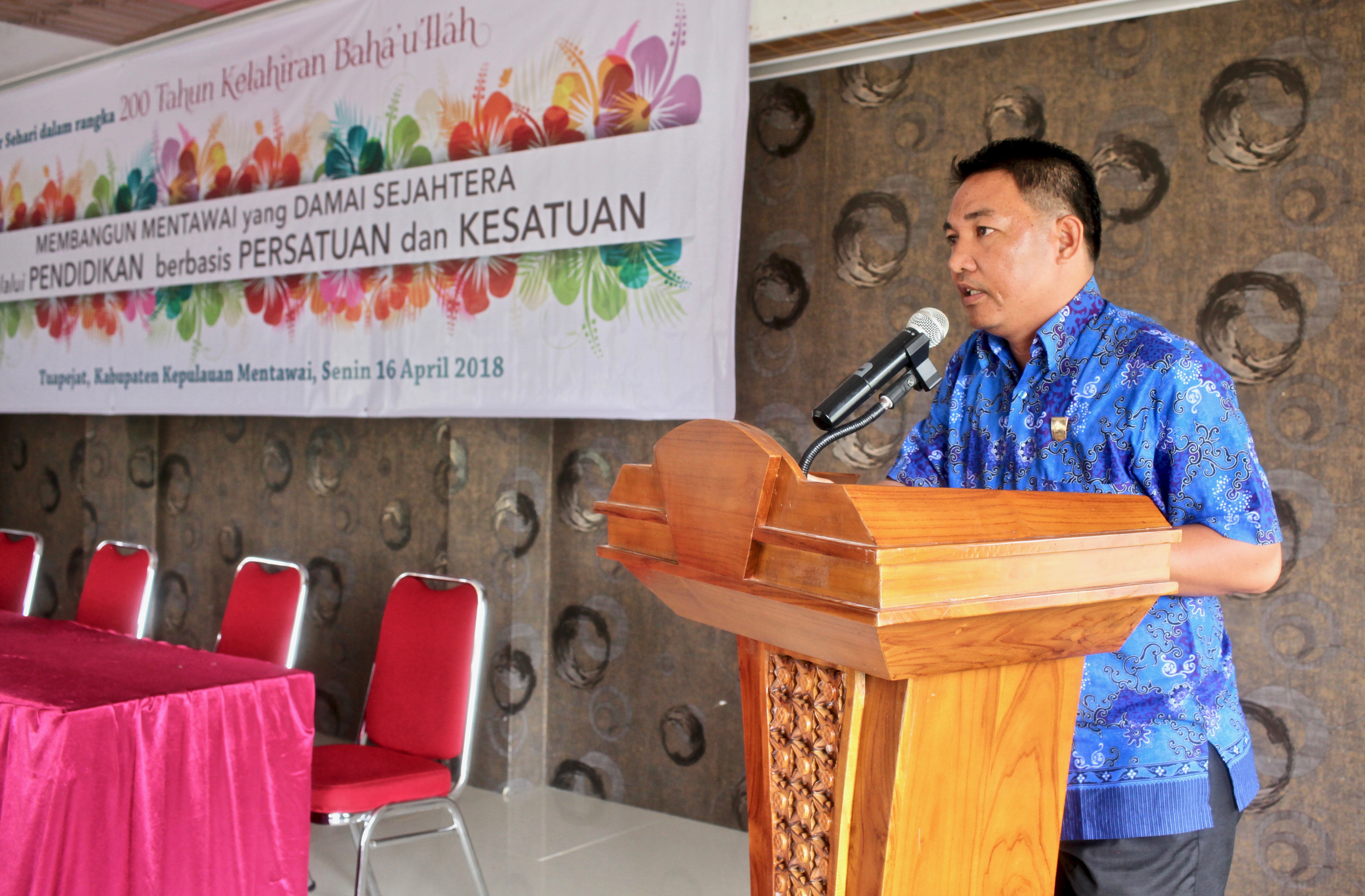 Mr. Nikanor Saguruk, Deputy Head of the local parliament, gives his opening remarks to the seminar.