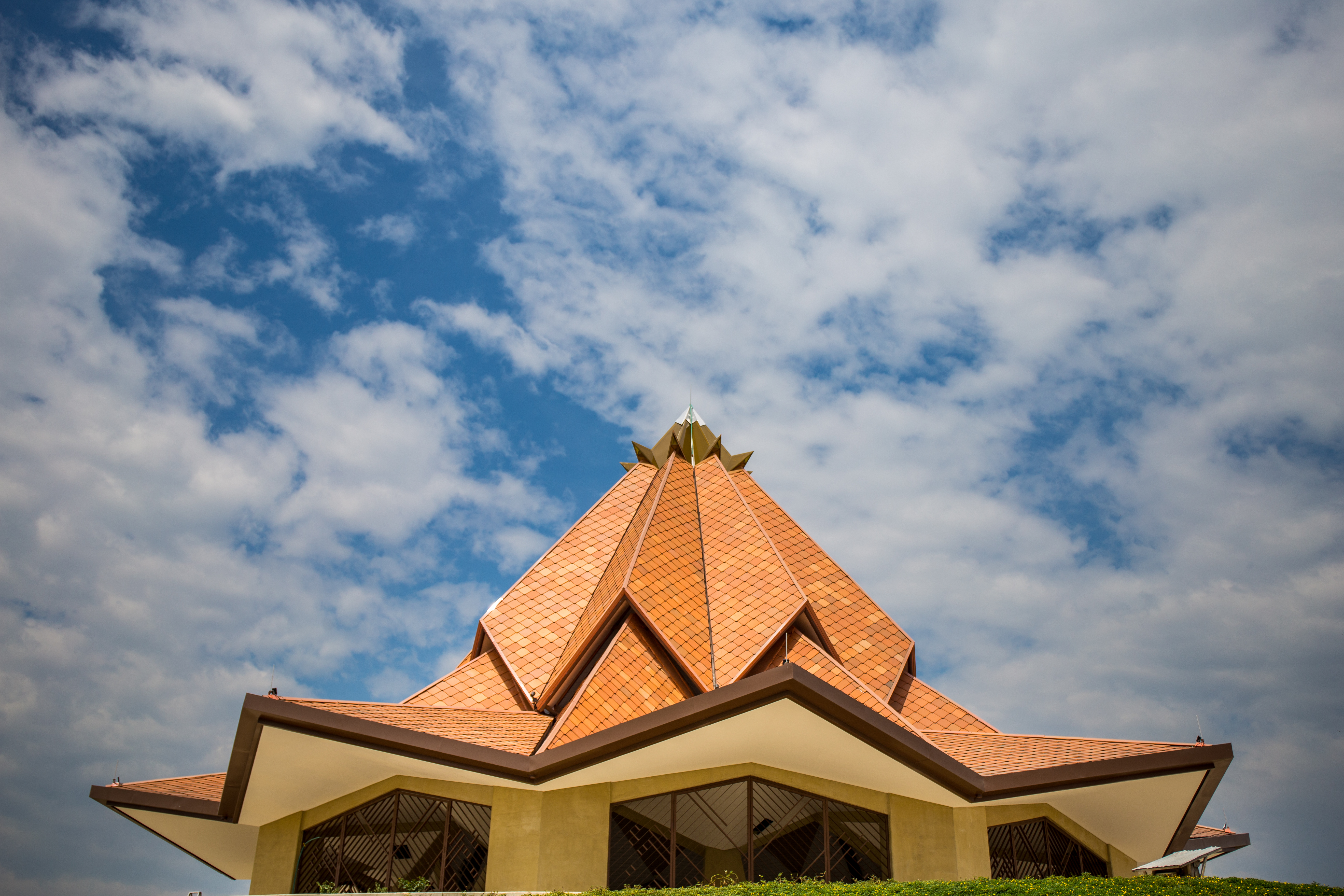 The Temple's architectural team designed the edifice to look like a cocoa pod. The golden crown on top symbolizes the cocoa flower.