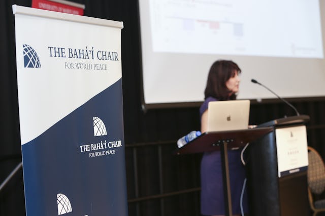 La Chaire bahá’ie pour la paix dans le monde a organisé une conférence sur le défi de la paix et de la sécurité mondiales les 16 et 17 octobre à l’université du Maryland, College Park. Margarita Quihuis, codirectrice de Peace Innovation Lab de l’université de Stanford, a parlé de l’importance des valeurs inhérentes à la technologie dans l’un des discours liminaires de la conférence.