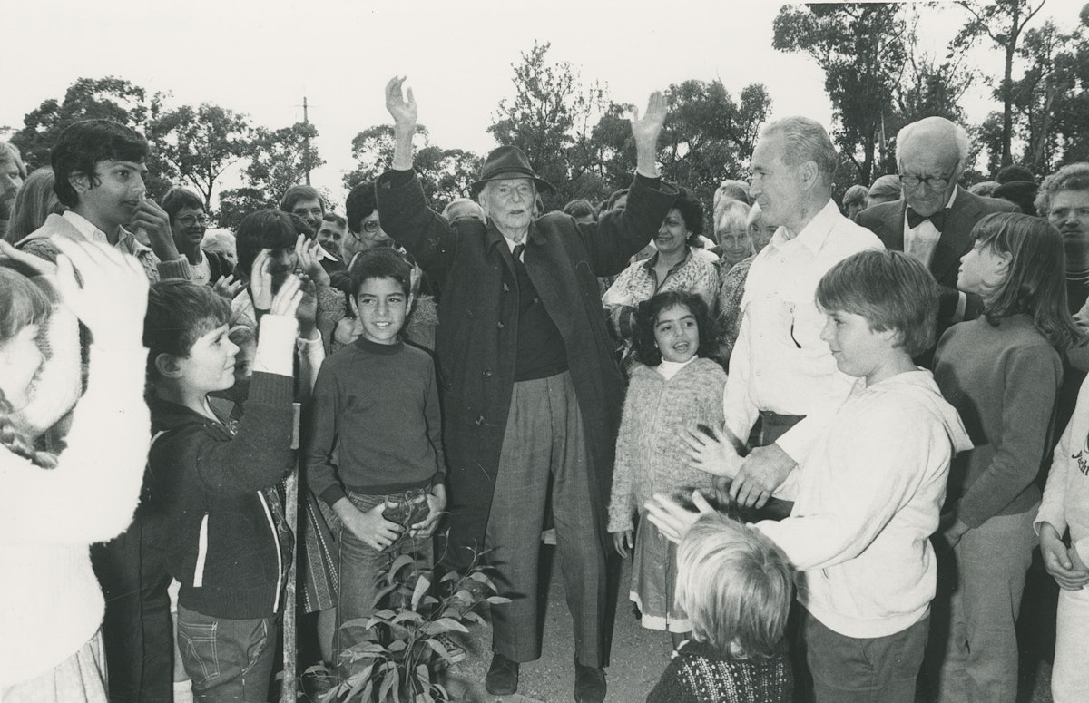 At age 91, St. Barbe participates in a ceremony commemorating the 20th anniversary of the dedication of the Baha’i House of Worship in Sydney, Australia.