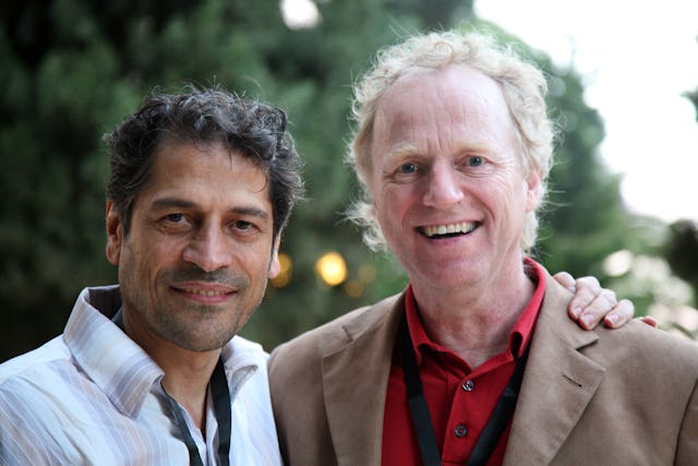 آقایان کیهان ایقانیان و تُرِ لِسْتاد (از کشور نروژ) دو نماینده از هزار نماینده ای بودند که از ۱۵۰کشور در کانونشن بین المللی بهائی شرکت کردند.