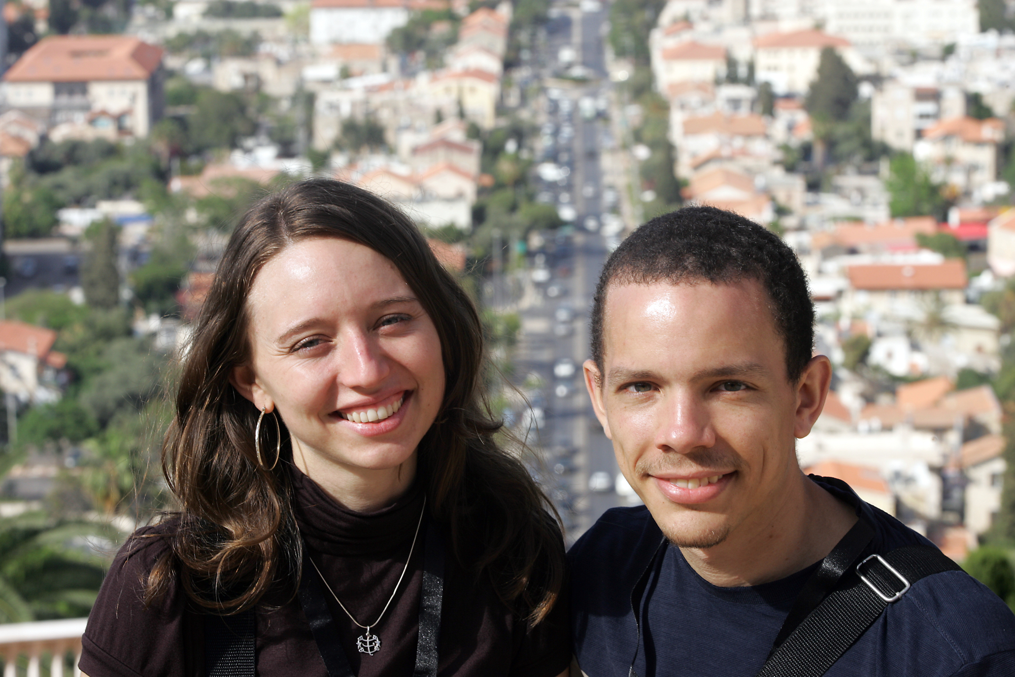 خانم نوریه مک لارن و آقای دانیل وُدارْد، دو نماینده از کشور ونزوئلا.