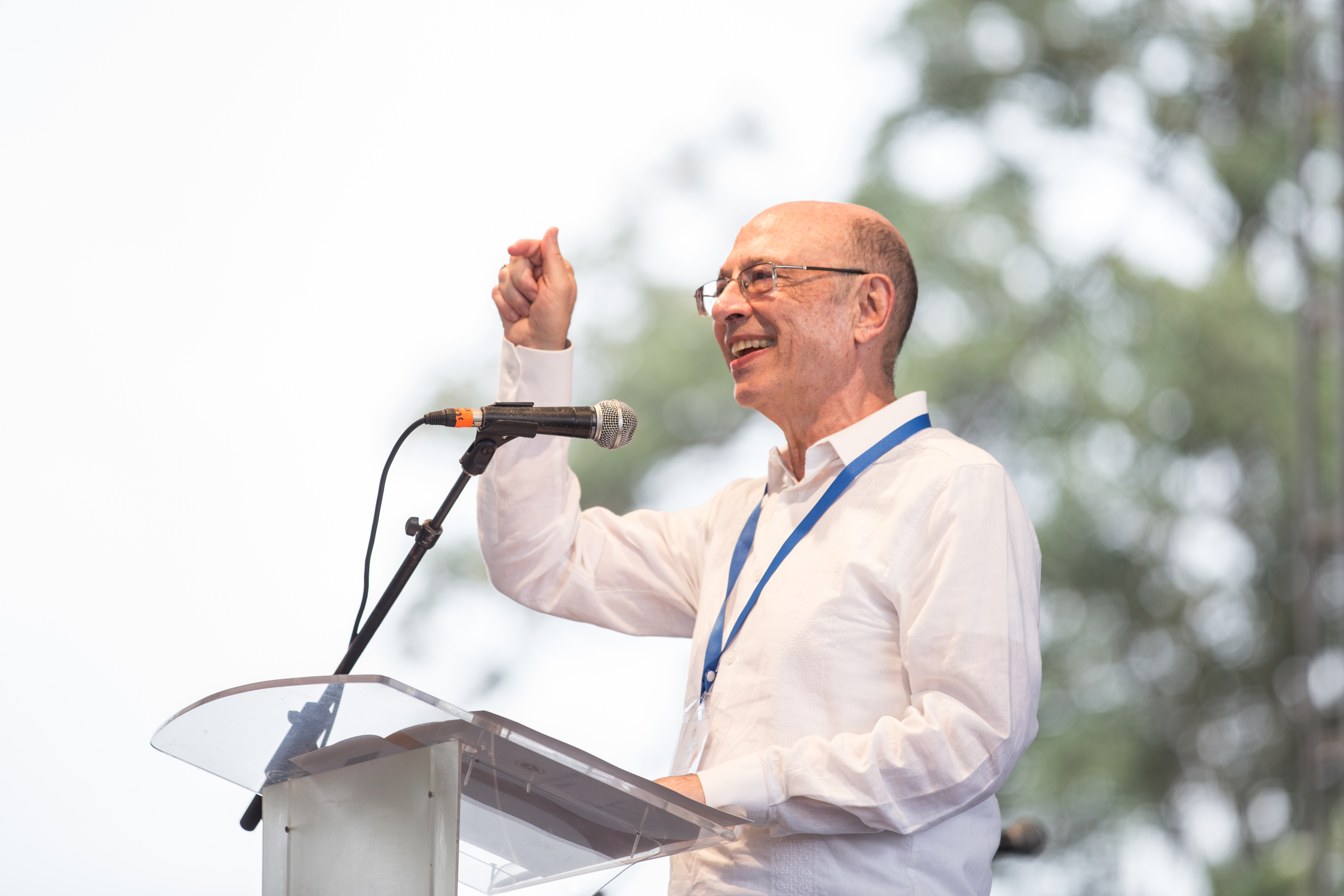 Dr. Farzam Arbab, a former member of the Universal House of Justice, spoke at the inauguration about the history of the Baha’i Faith in the region of Norte del Cauca.