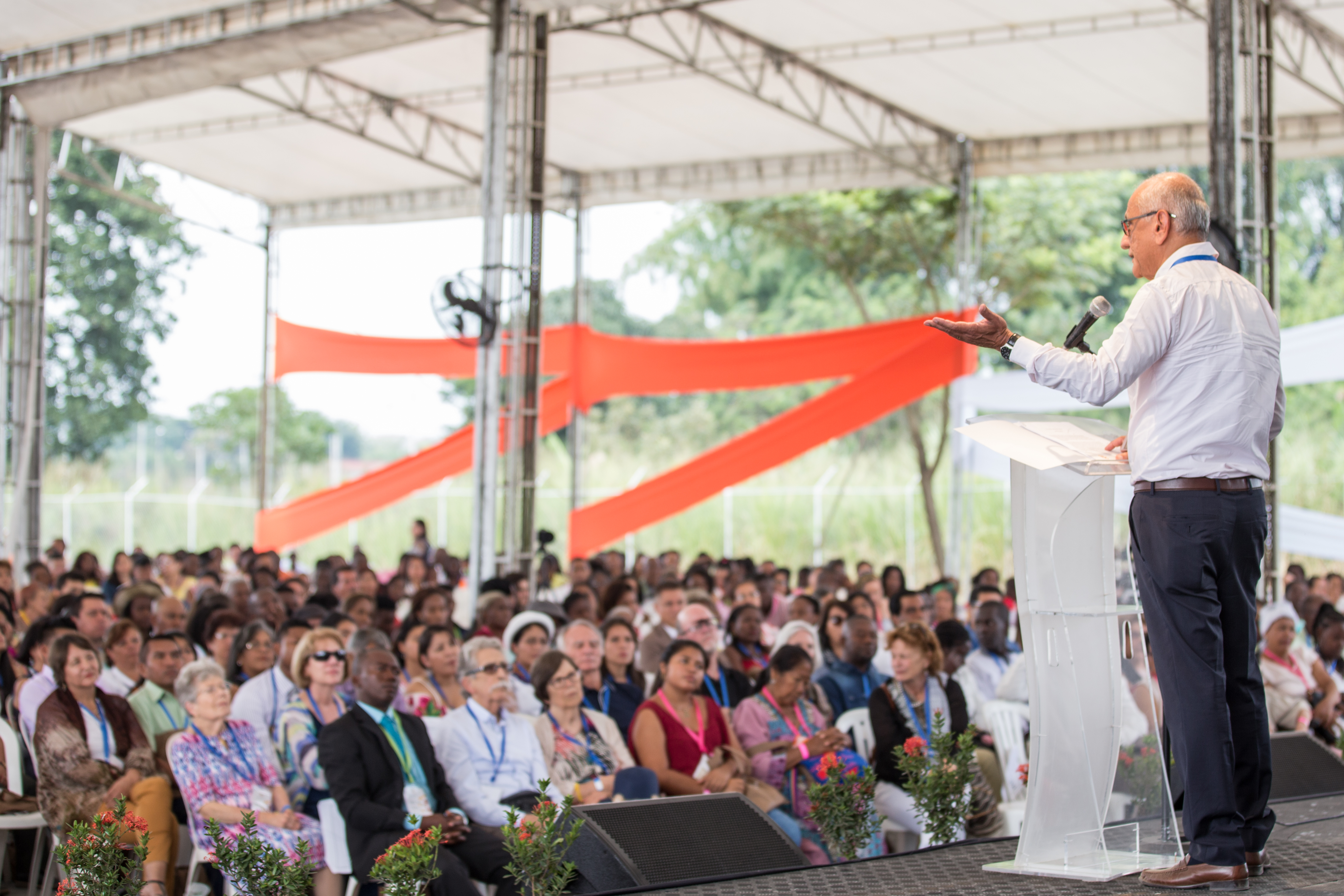 The audience listens to a talk by Mr. Gustavo Correa, a former member of the Universal House of Justice. Mr. Correa spoke about the significance of a House of Worship, explaining that its opening is a significant step in “an enterprise that aims to bring material and spiritual prosperity to a whole region.”