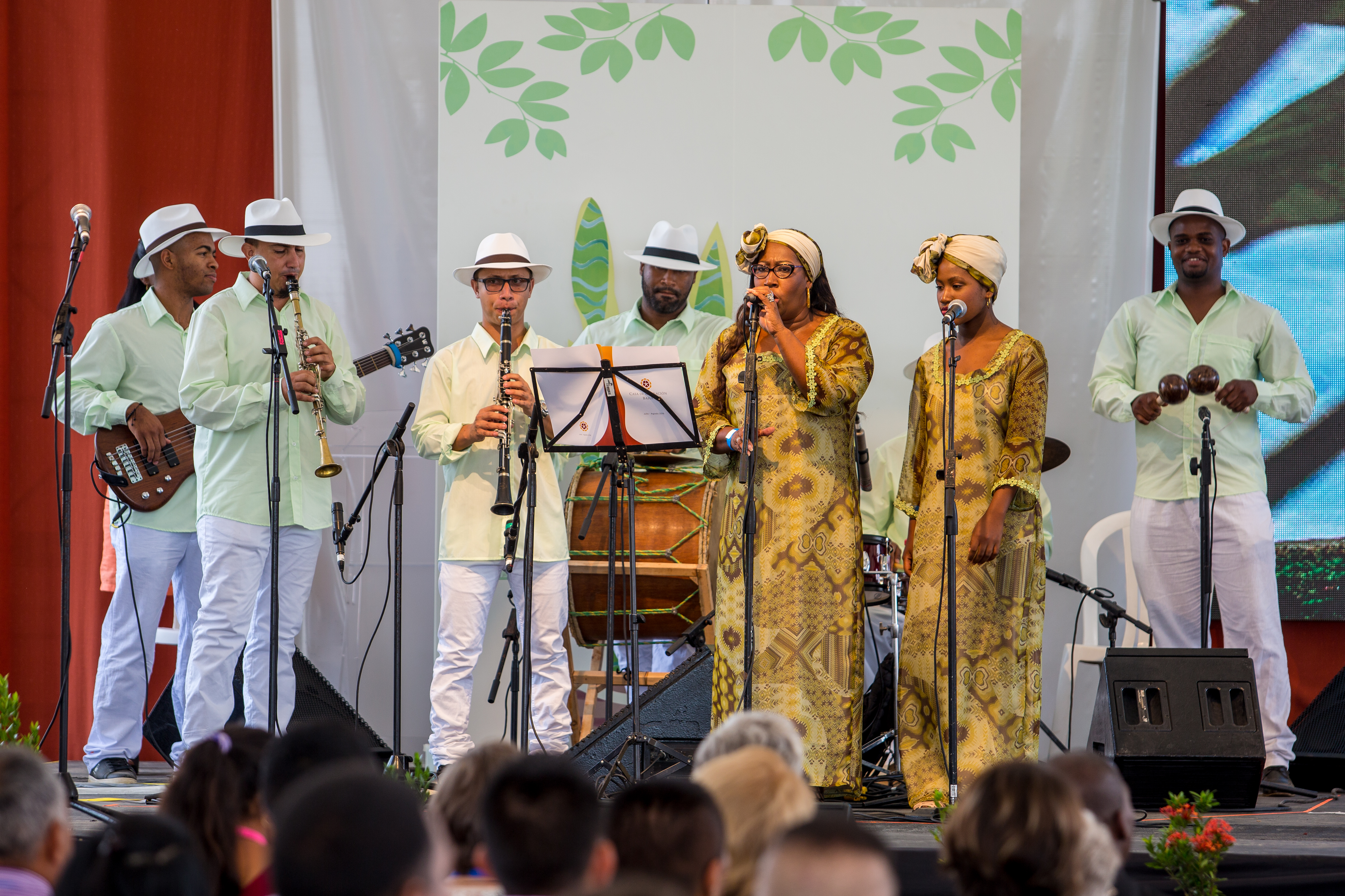 The band performs the music to the song “La Cumbia del Jardinero.”