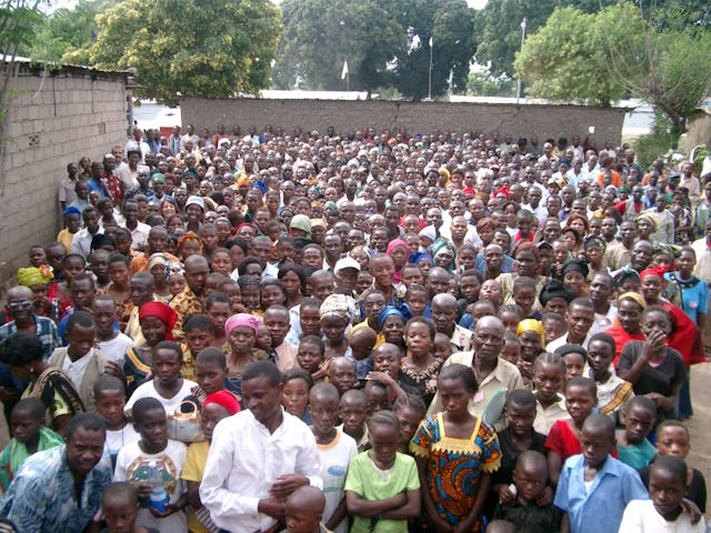 The Baha’i conference in Uvira attracted nearly 800 people, some from the war zone to the north and even a few from Rwanda and Burundi.