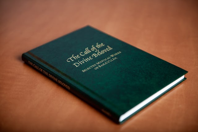 Un nuevo volumen de escritos místicos de Bahá'u'lláh, El llamamiento del divino Bienamado, ya está disponible (en inglés) en forma impresa y en línea.