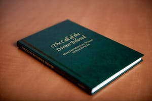 Un nouveau volume des écrits mystiques de Bahá’u’lláh, The Call of the Divine Beloved, est maintenant disponible en version imprimée et en ligne.