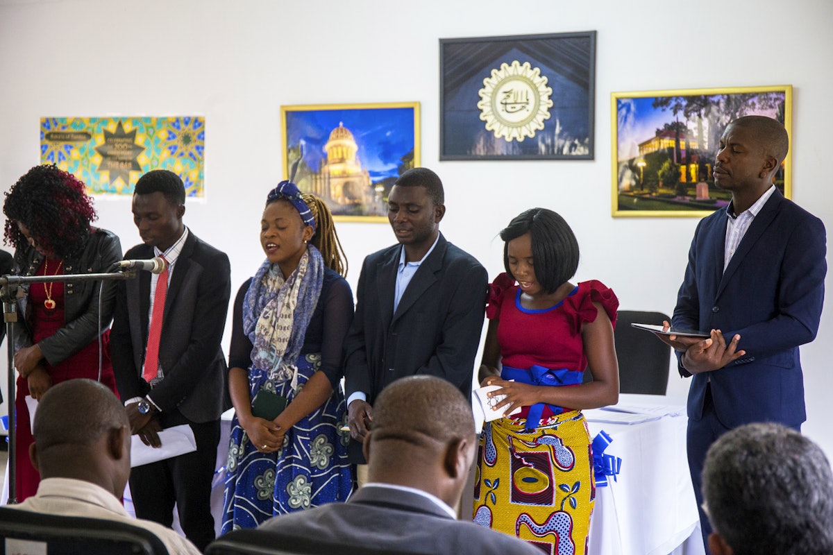 La ceremonia de inauguración de las nuevas instalaciones en Mwinilunga, Zambia, el 22 de febrero comenzó con oraciones.