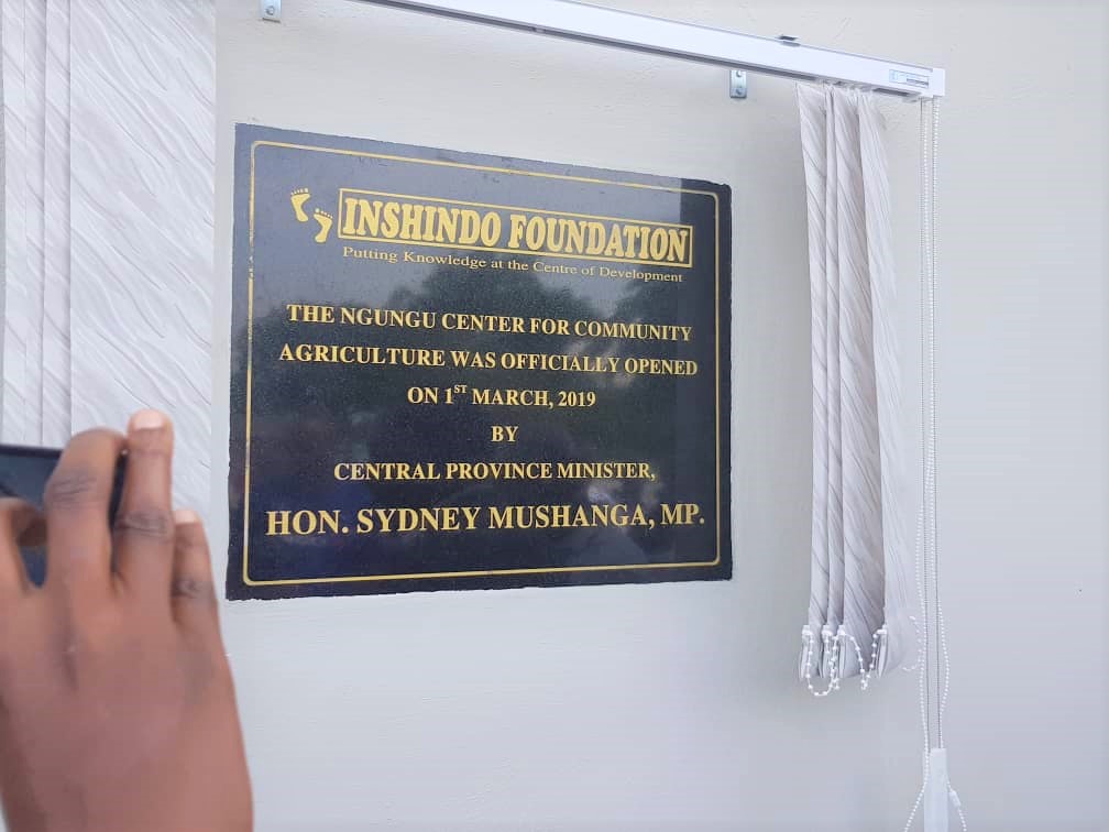 Esta placa conmemora la inauguración la semana pasada del Centro Ngungu para la Agricultura Comunitaria en Kabwe, Zambia.