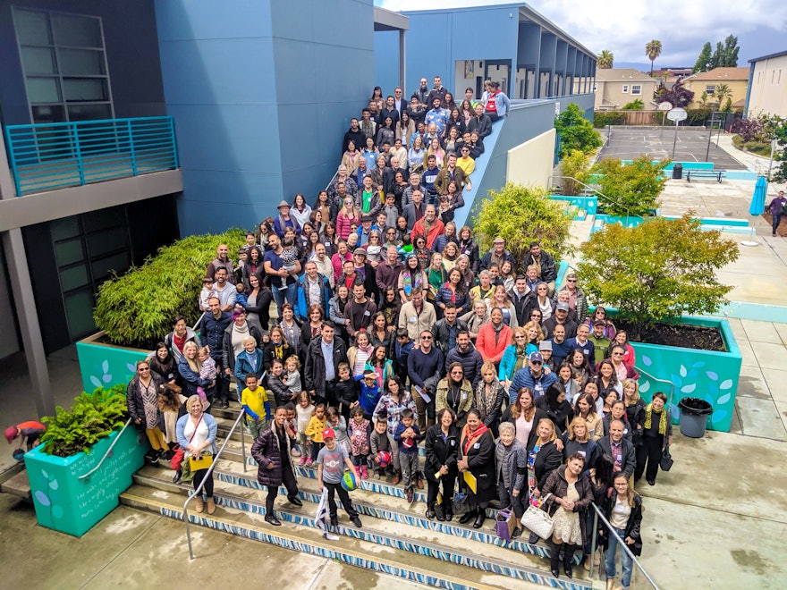 En East Palo Alto, California, Estados Unidos, más de 150 personas se reunieron en una conferencia especial para hacer planes para el próximo bicentenario del nacimiento del Báb y compartir información sobre las vidas y las enseñanzas de los Fundadores Gemelos de la Fe bahá'í.