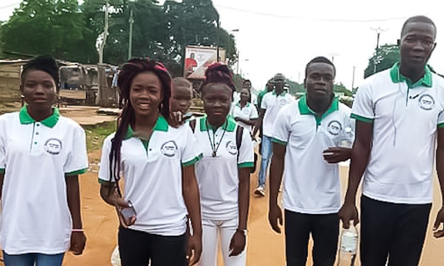 Jeunes de la République centrafricaine participant à une marche communautaire dans le cadre des initiatives pour célébrer le bicentenaire à venir.