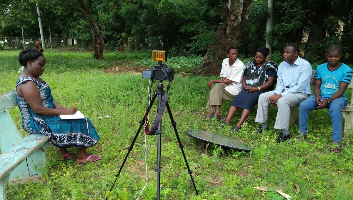 En Kenia, un equipo cinematográfico entrevista a una familia acerca de la historia de la Fe bahá’í en su país.