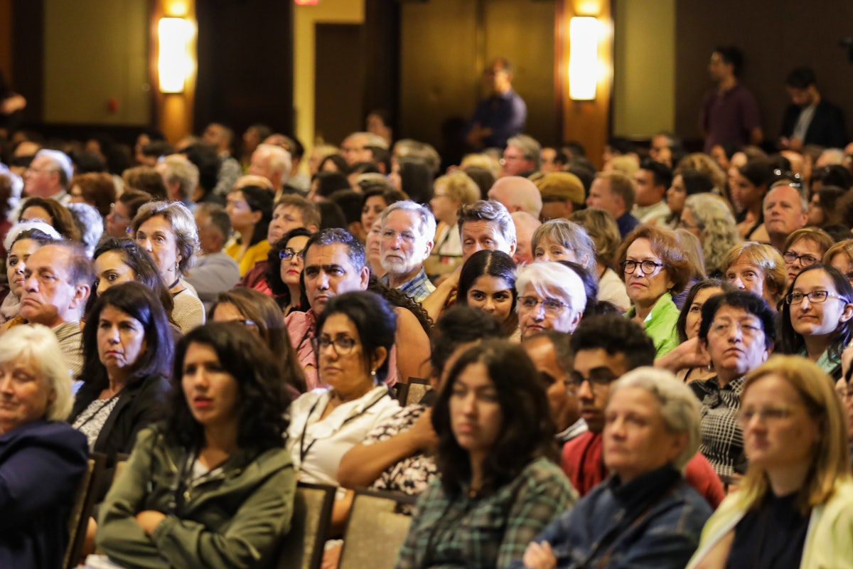 La conférence annuelle de l’Association pour les études bahá’íes a réuni 1 400 personnes pour un débat animé sur la contribution au progrès social. (Photo : Monib Sabet)