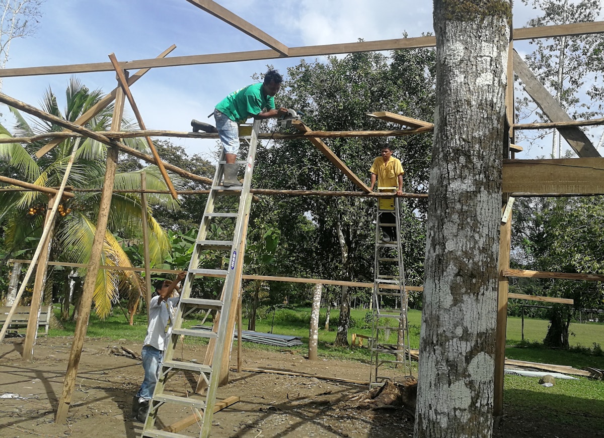 The mountain community of Telire, Costa Rica, is building a structure in which to hold their bicentenary celebrations.