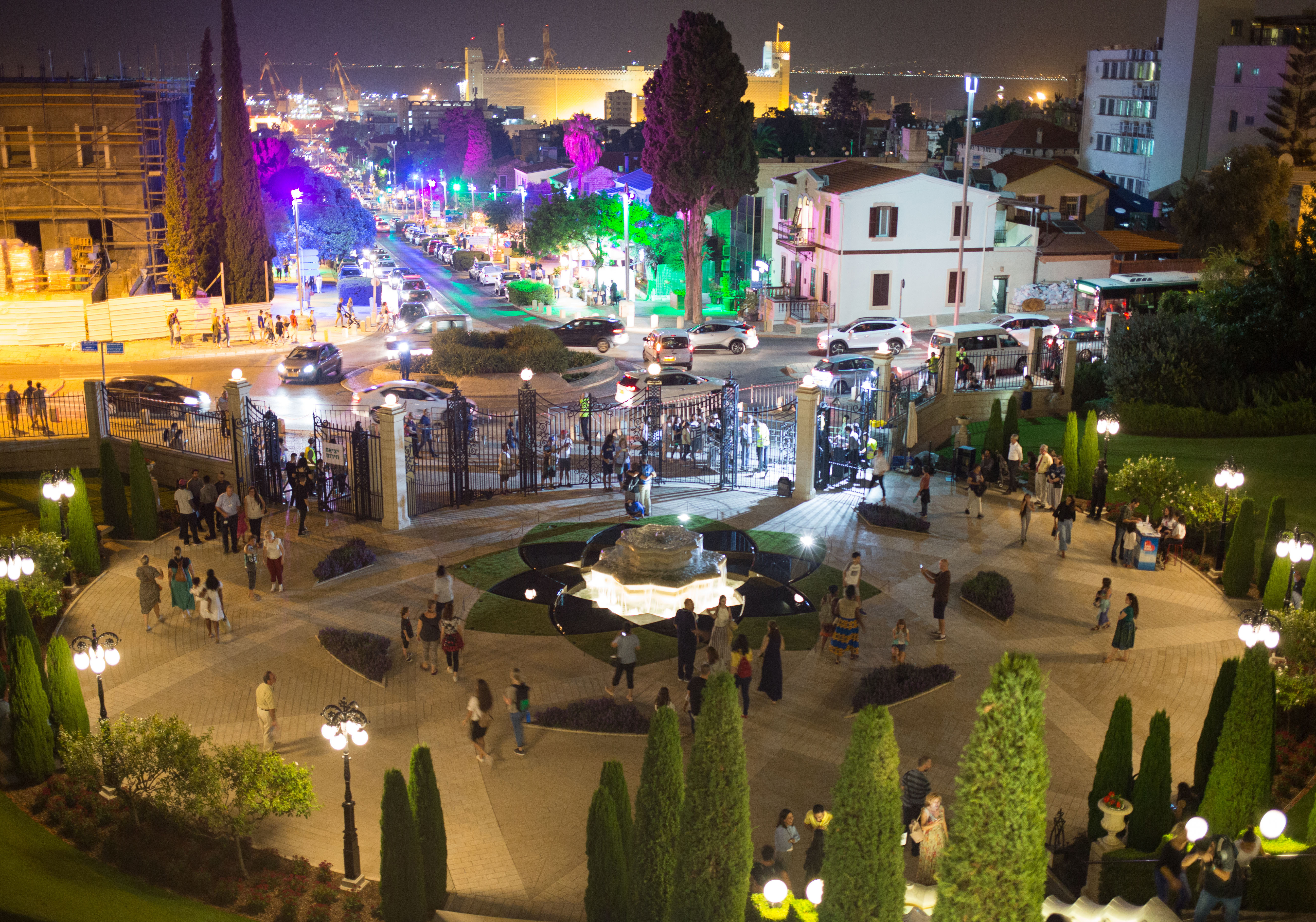 Les visiteurs ont pu pénétrer dans les jardins et les terrasses par les portes situées au pied de la montagne.