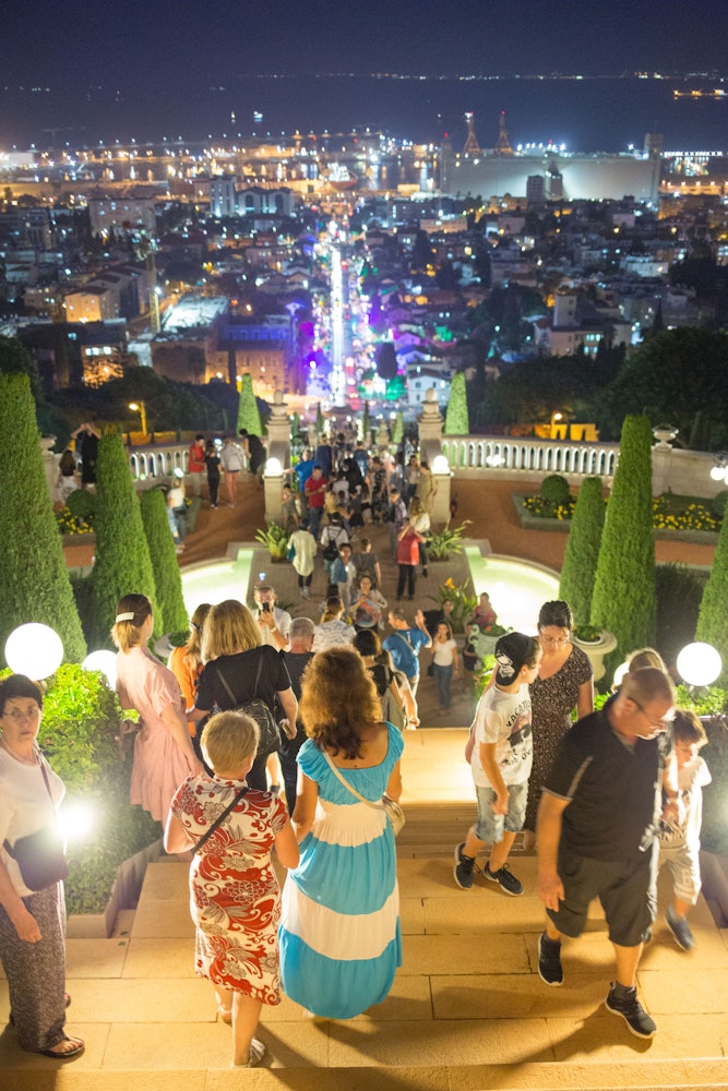 More than 16,000 people from Haifa and its surrounding communities visited the terraces and the Shrine of the Bab when it was opened to the public on 16 and 17 October.