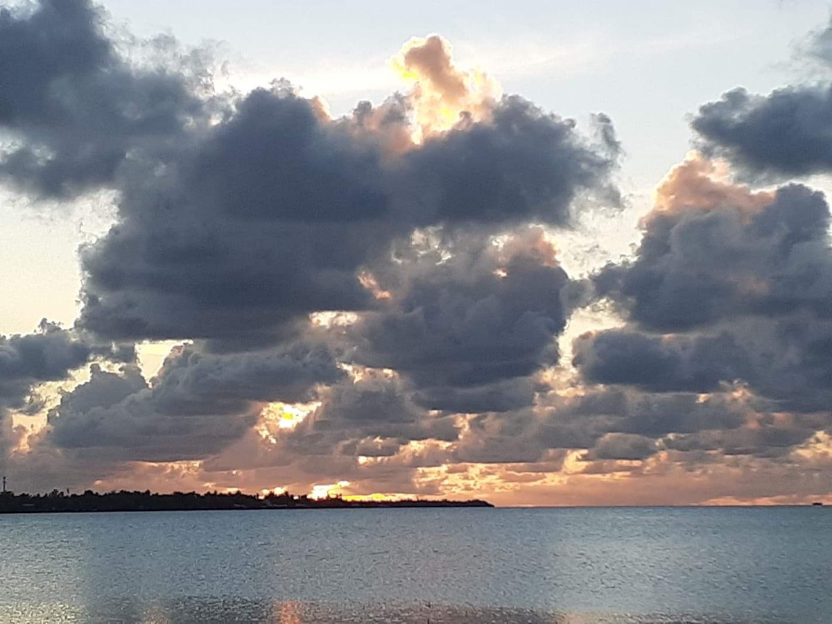 La puesta de sol de esta noche desde las islas de la Línea en Kiribati