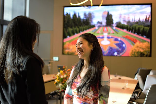 جشن دویستمین سالگرد که در دفتر جامعهٔ جهانی بهائی در نیویورک برگزار شد شامل گفتگوهایی در مورد اهمیت آموزههای بهائی بود.