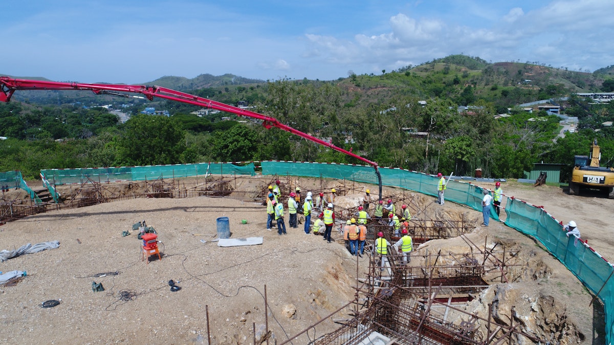 Prosiguen los trabajos en el templo de Papúa Nueva Guinea mientras las obras de cimentación casi han acabado.