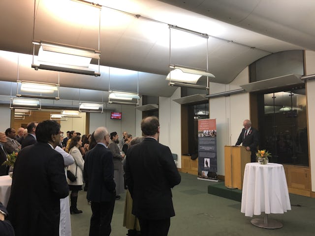 El parlamentario británico Jim Shannon dio un discurso en la celebración del bicentenario del nacimiento del Báb, realizada en el Parlamento el 28 de octubre.