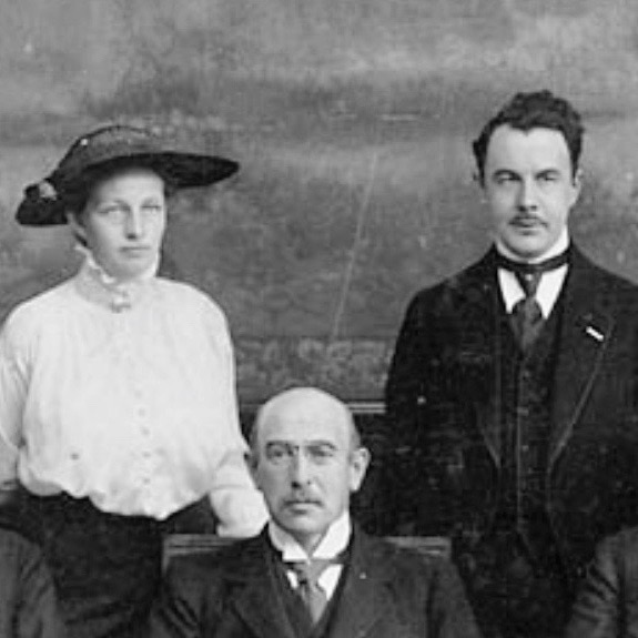 ‘Abdu’l-Baha’s Tablet to The Hague was addressed to the Executive Committee of the Central Organization for a Durable Peace, which, according to research on the website bahaigeschiedenis.nl, consisted of (from left) Clasien Kluyver, Henri Dresselhuys, and Henri van der Mandere. (Credit: bahaigeschiedenis.nl)