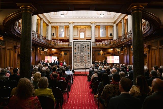 A bicentenary celebration held in New Zealand’s Parliament Buildings included a presentation about this artistic Tapa cloth made in honor of the bicentenary that depicts the Shrine of the Bab amid 19 terraces on Mount Carmel.
