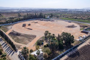 Les premières étapes des travaux de construction du tombeau, qui sera le lieu de repos définitif des restes sacrés de ‘Abdu’l-Bahá à Acre, sont en cours tandis que la planification détaillée du projet se poursuit.