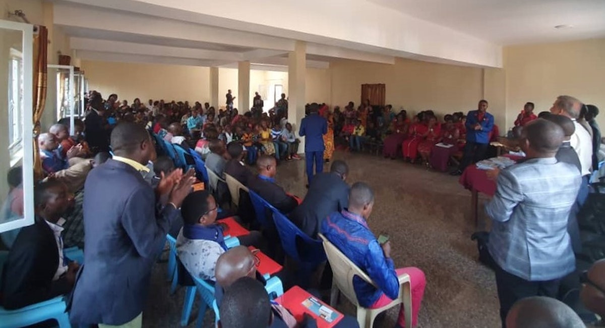 Los jefes reunidos en una conferencia en Bukavu, Kivu del Sur, prepararon una declaración conjunta que decía en parte: «Hemos visto que el mundo está evolucionando. Ya no guiaremos a nuestro pueblo a oscuras, ahora que la luz ha aparecido a través de estas enseñanzas, que nunca olvidaremos».