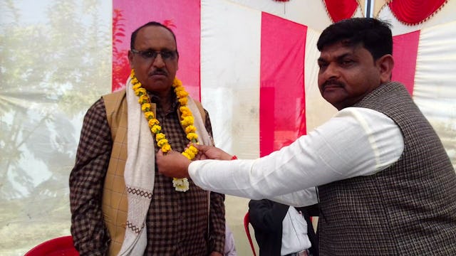 Ashok Kumar Rajput, a village chief, adorns his fellow pradhan with a garland in a sign of welcome. Mr. Rajput worked closely with the Baha’i community to gather his colleagues to draw on the insights and experience arising from initiatives in their communities inspired by Baha’u’llah’s teachings.