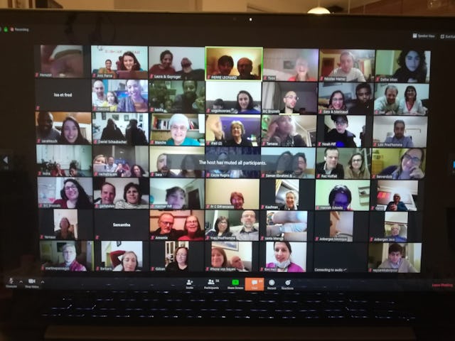 بیش از ۱۸۰ نفر در سراسر بلژیک و لوکزامبورگ، در حالی که هر یک از خانههایشان به اینترنت وصل شده بودند، جشنی را به صورت آنلاین برگزار کردند.