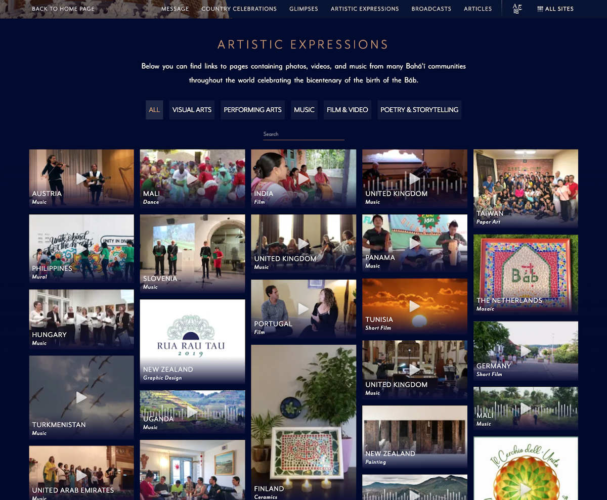 Les sites web du bicentenaire ont fourni une vue rare de la famille humaine, y compris à travers certaines des innombrables expressions artistiques qui ont été offertes en l’honneur des Manifestations jumelles de Dieu.