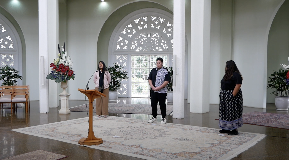 Acts of devotion and generosity have come into greater focus in humanity’s collective life this year. In places where Bahá’í Houses of Worship stand, live broadcasts of devotional programs and online gatherings for collective prayer—such as the one pictured here from the House of Worship in Australia—have brought many people together, allaying anxieties and inspiring hope.