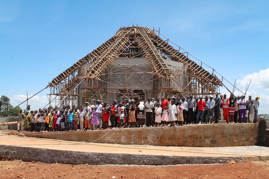 Prior to the pandemic, people of all ages were regularly gathering on the grounds of the local Bahá’í House of Worship in Matunda Soy, Kenya, to pray together and offer assistance with various aspects of the site’s upkeep.