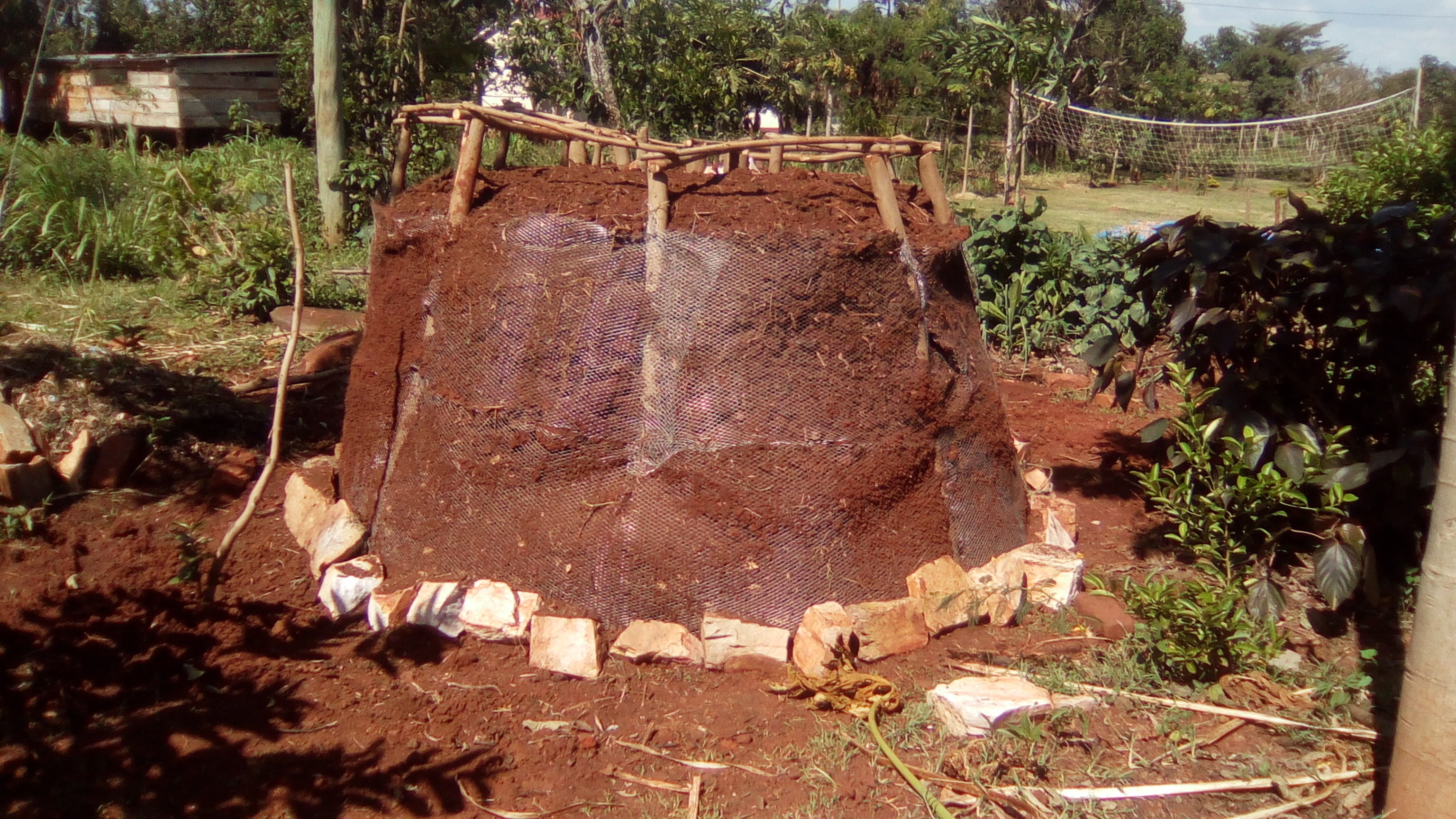 Construction of a “food tower” at the training center of the Kimanya-Ngeyo Foundation for Science and Education, a Baha’i-inspired organization in Uganda.