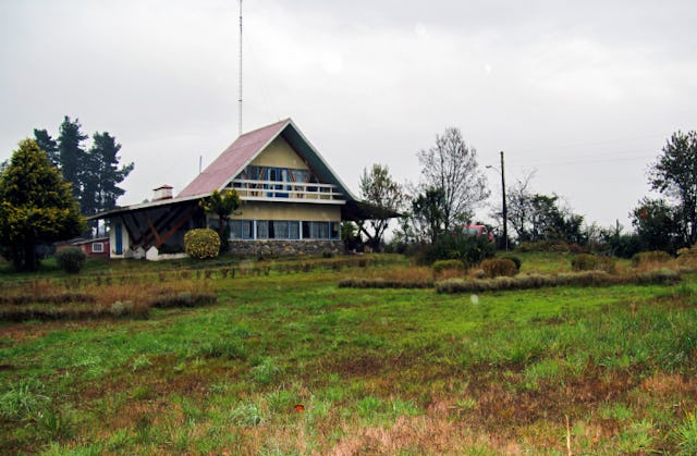 «رادیوی بهائی شیلی» واقع در لابرانزا، در شیلی برای اطمینان از این که برنامههایش پاسخگوی نیازها و خواستههای مردم بومی منطقه باشد با آنها از نزدیک در حال گفتگو است.