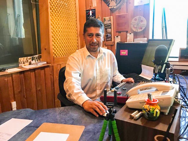 الکس کالفکوئرو (Alex Calfuquero)، هماهنگکنندهٔ این ایستگاه میگوید:« این رادیو نقشی حیاتی در ترویج شریفترین جنبههای قوم ماپوچه ایفا کرده و به ایجاد حس امید و آرامش در این بحران کمک میکند.»