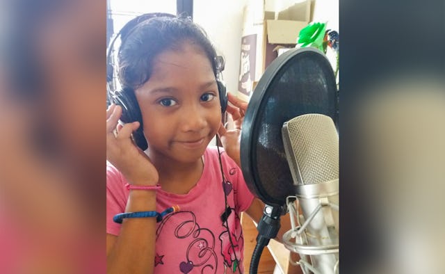 Durante la crisis sanitaria, Radyo Bahá’í de Filipinas ha creado un sentimiento de unidad a través de programas participativos dedicados a la oración y a la música inspiradora que reflejan la cultura de la región.