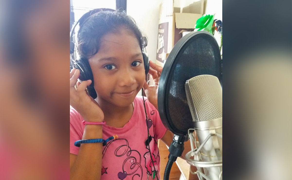 «رادیو بهائی» در منطقهٔ لوزون مرکزی، در فیلیپین، با برنامه‌های مشارکتی‌ حاوی دعا و موسیقی‌های روح‌افزا که انعکاس‌دهندهٔ فرهنگ این منطقه هستند، نقش مهمی در ایجاد حس همبستگی در طی این بحران ایفا کرده است.