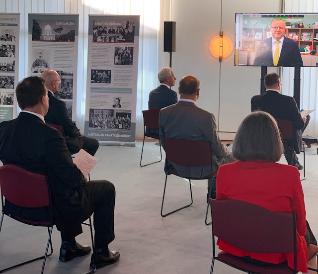 En su mensaje para la recepción parlamentaria con ocasión del aniversario del nacimiento de Bahá’u’lláh y del centenario de la comunidad bahá'í australiana, Anthony Albanese, líder de la oposición, declaró: «La Fe bahá’í enseña que todos somos miembros por igual de una sola familia humana que comparte este planeta como nuestro vínculo común. Es una filosofía que compartimos de muy diferentes maneras».