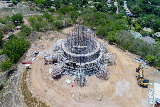 The structural system will eventually support a steel dome mesh that will at its apex reach a height of approximately 16 meters above floor level.