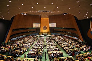 La salle de l’Assemblée générale des Nations unies à New York. (Crédit : Basil D Soufi, CC BY-SA)