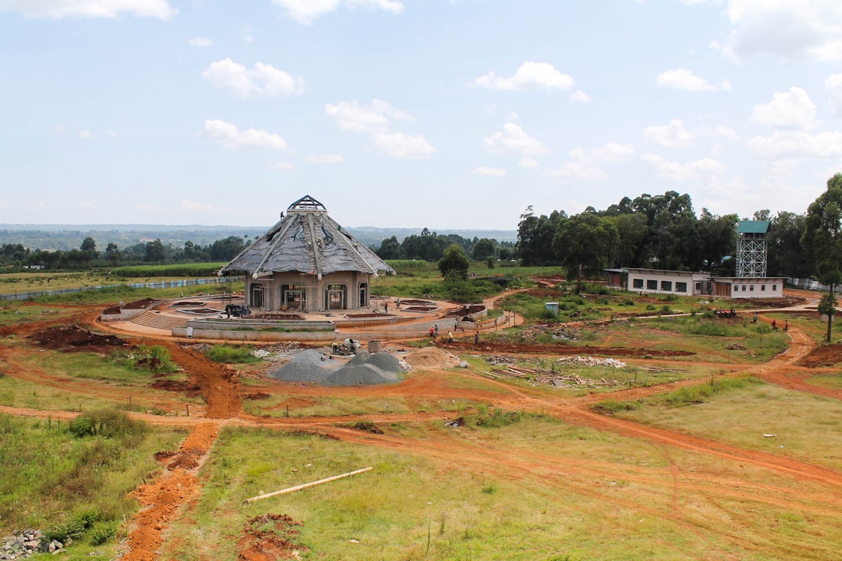 À Matunda Soy, au Kenya, la construction de la maison d’adoration locale est à présent proche de l’achèvement.
