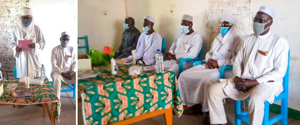 Le chef de la région de Baro (à gauche) et d’autres dignitaires s’adressant à l’assemblée des chefs traditionnels.