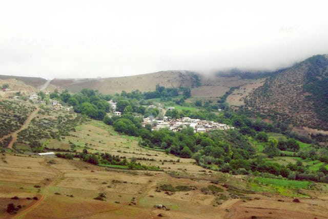 Une décision autorisant les autorités iraniennes à confisquer des biens appartenant à des bahá’ís dans le village d’Ivel, clairement motivée par des préjugés religieux, a été récemment confirmée par une cour d’appel et a laissé des dizaines de familles déplacées à l’intérieur du pays et appauvries économiquement.